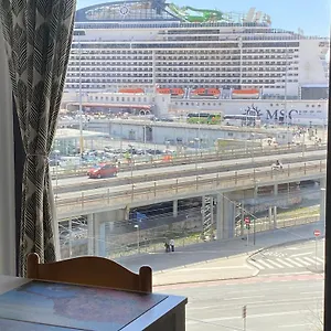 Due Passi Dal Porto Genoa